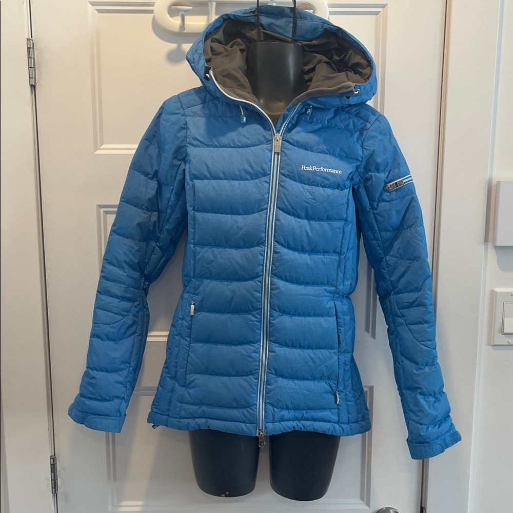 Peak Performance Women's Vibrant Blue Ski Jacket